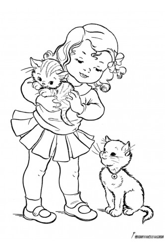 Котенок на руках у девочки