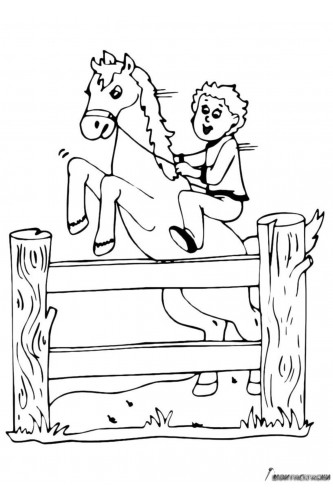 Лошадь прыгает через заборчик